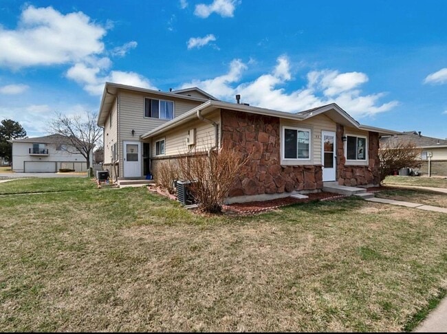 Foto del edificio - 3354 S Flower St