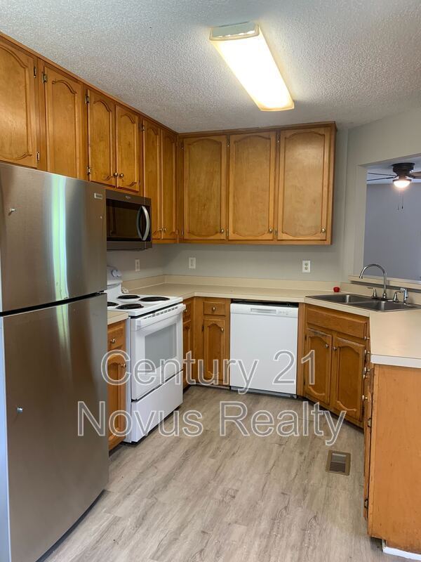 Building Photo - 88 River Ridge Dr