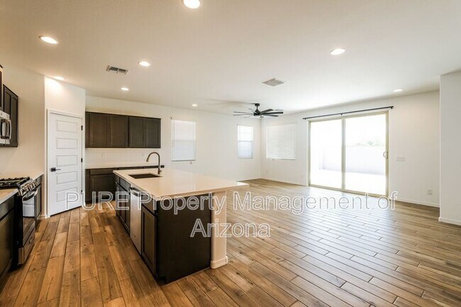 Foto del edificio - 10163 W Crittenden Ln
