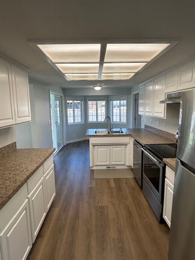 Building Photo - Home for Rent by Bohemia Elementary