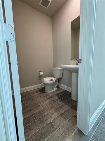 Building Photo - 2140 Florence Dr