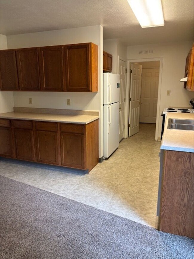 Foto del edificio - 1304 N Kinser Pike