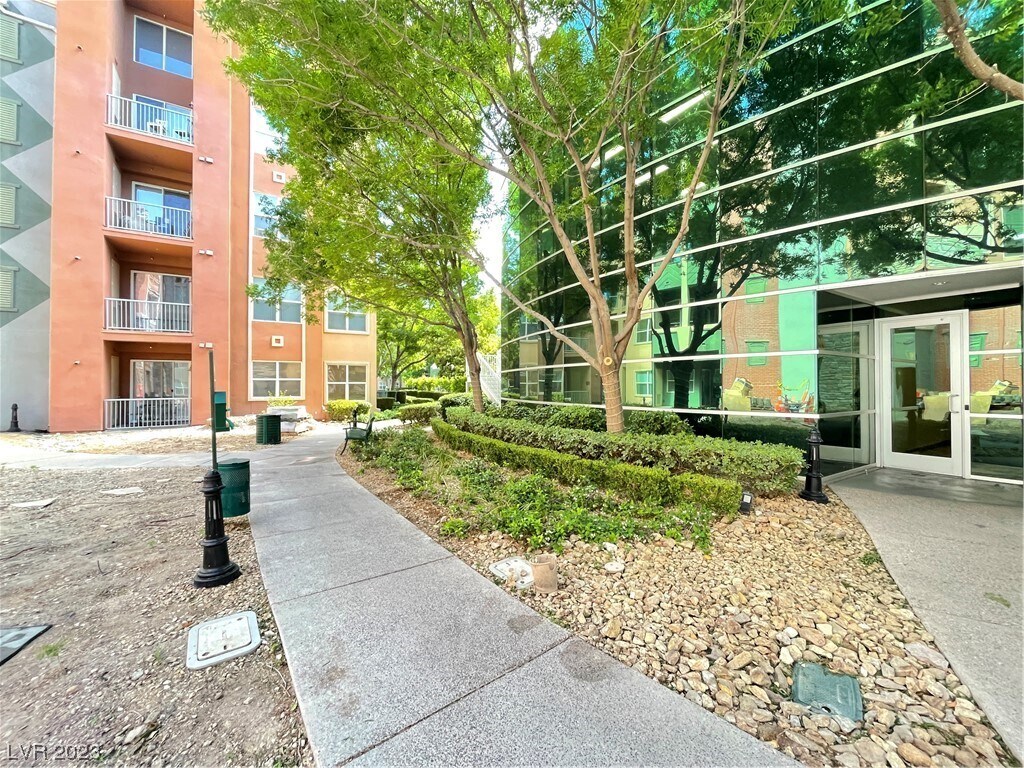 Primary Photo - 26 E Serene Ave