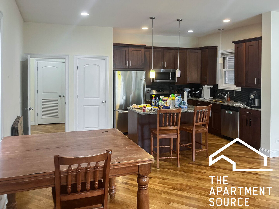 Foto principal - 2334 N Greenview Ave