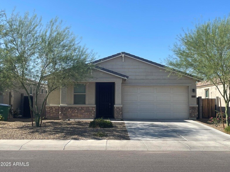 Primary Photo - 12610 W Northview Ave