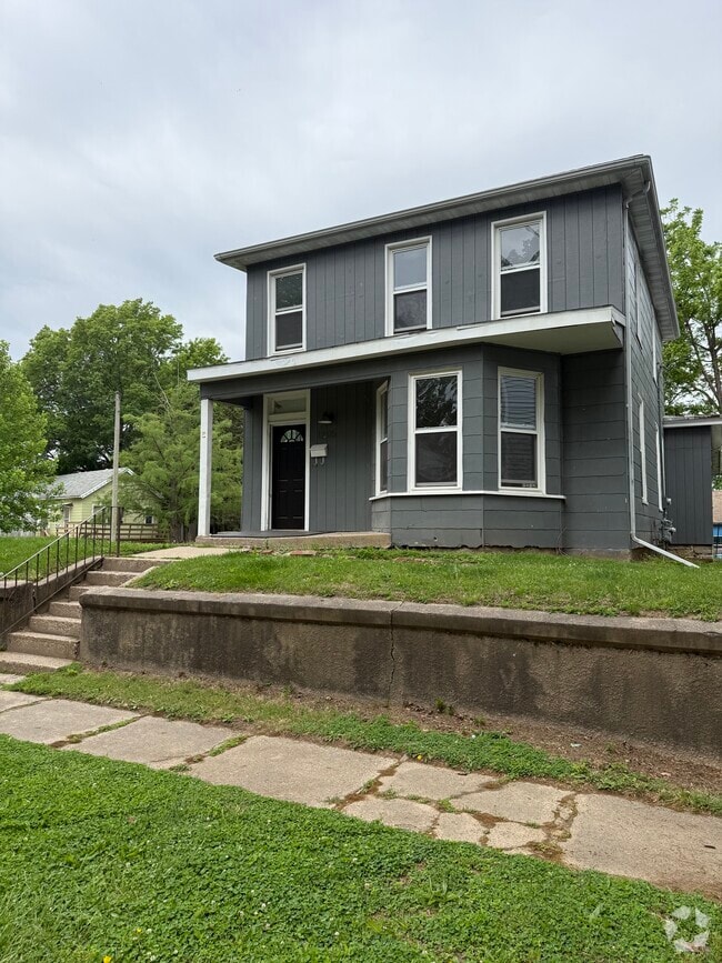 Building Photo - 1205 N 9th St