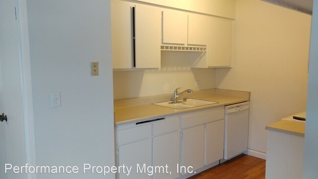 Building Photo - 3 br, 1 bath House - 76 W. Sierra Ave #108