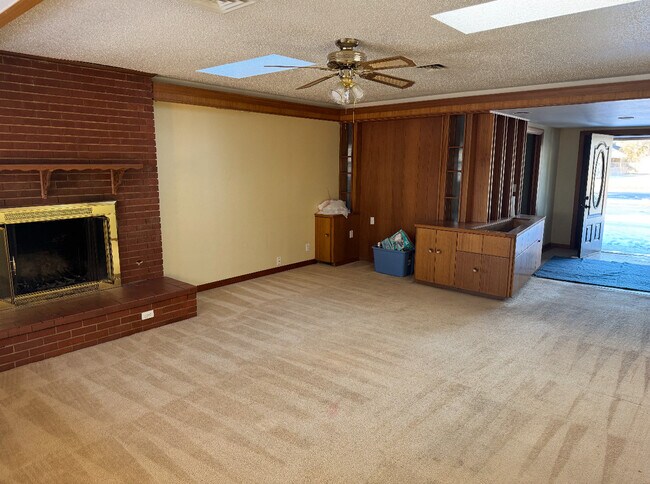 Foto del edificio - 204 E Cardwell St