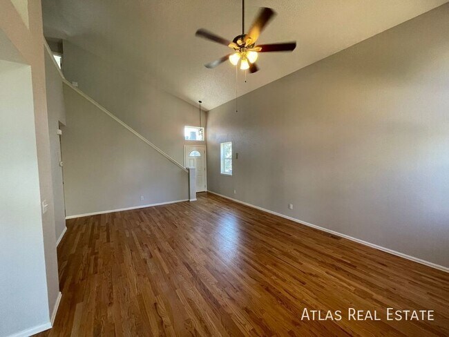 Foto del edificio - 5045 Sweetgrass Ln