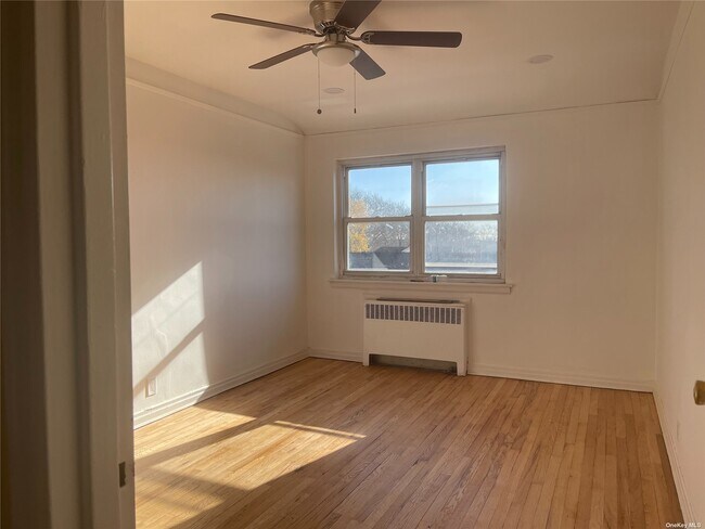 Foto del edificio - 214-11 Hillside Ave.