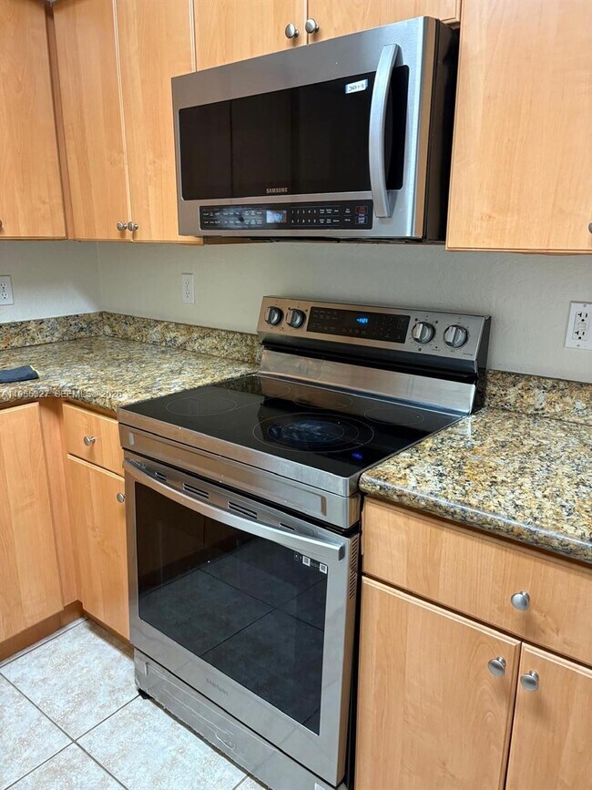 Foto del edificio - 8802 NW 109th Ct