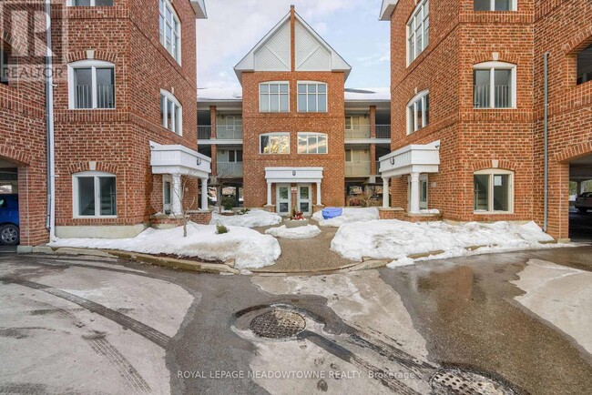 Building Photo - 103 Bristol Rd E