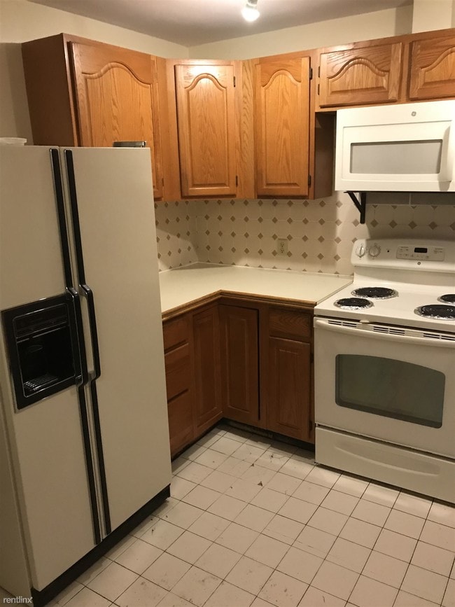 Building Photo - 2 br, 1 bath House - 34 Strawberry Hill St