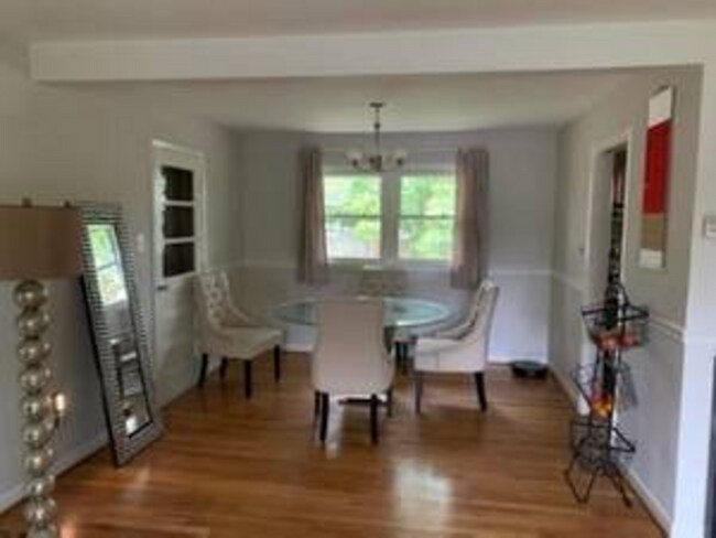 Foto del edificio - 7206 Bayside Ct