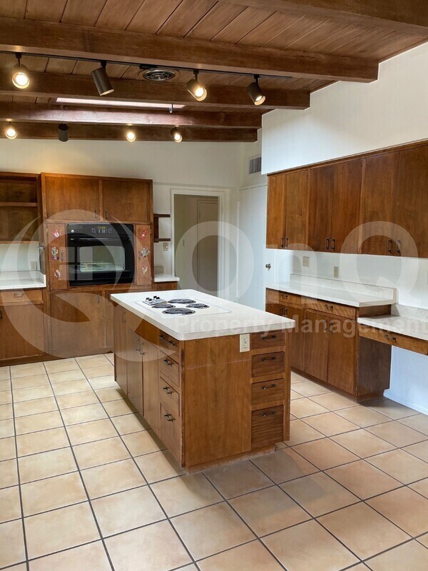 Building Photo - 5434 E 6th St