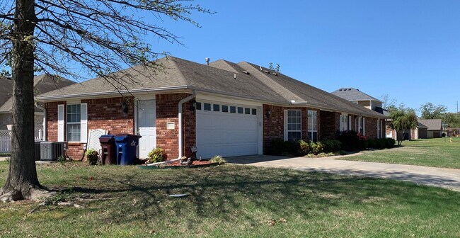 Foto del edificio - 8800-8802 South 15th St