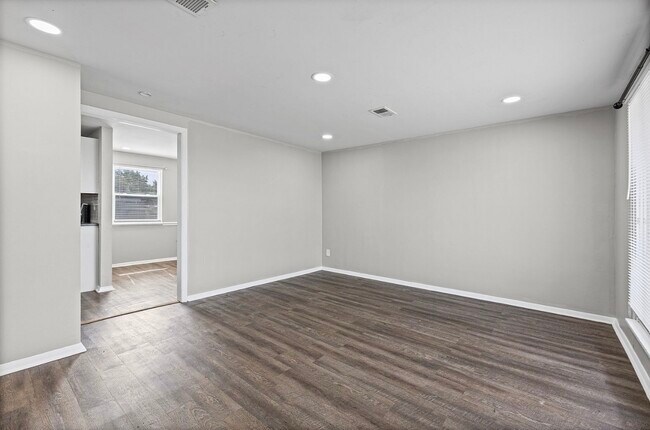 Foto del edificio - 1713 N Whitney Rd