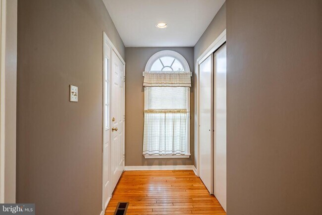 Foto del edificio - 801 Winchester Ct