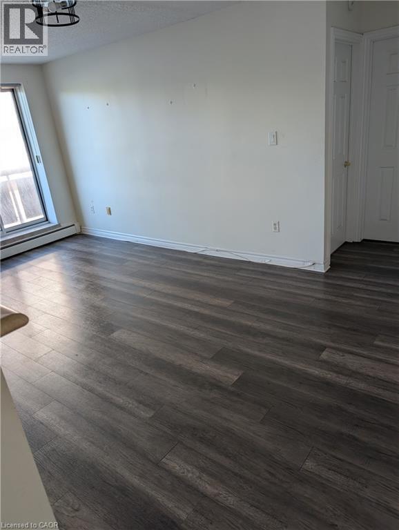 Building Photo - 851 Queenston Rd