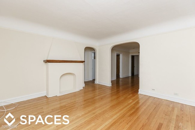 Building Photo - 2617 W Berwyn Ave