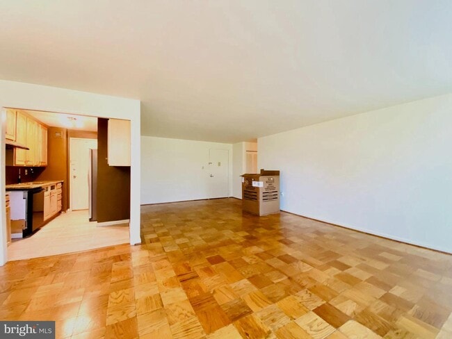 Building Photo - 10401 Grosvenor Pl