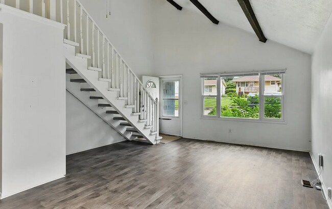 Foto del edificio - Spacious 3-Bedroom Benson Duplex with Atta...