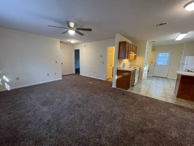 Building Photo - 801 Jessica Ln