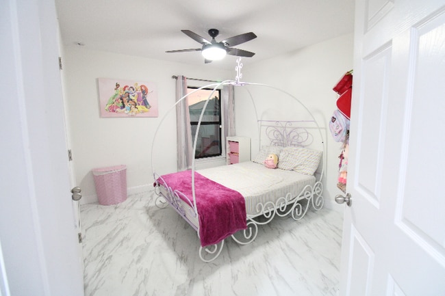 Building Photo - 600 Swallowtail Dr