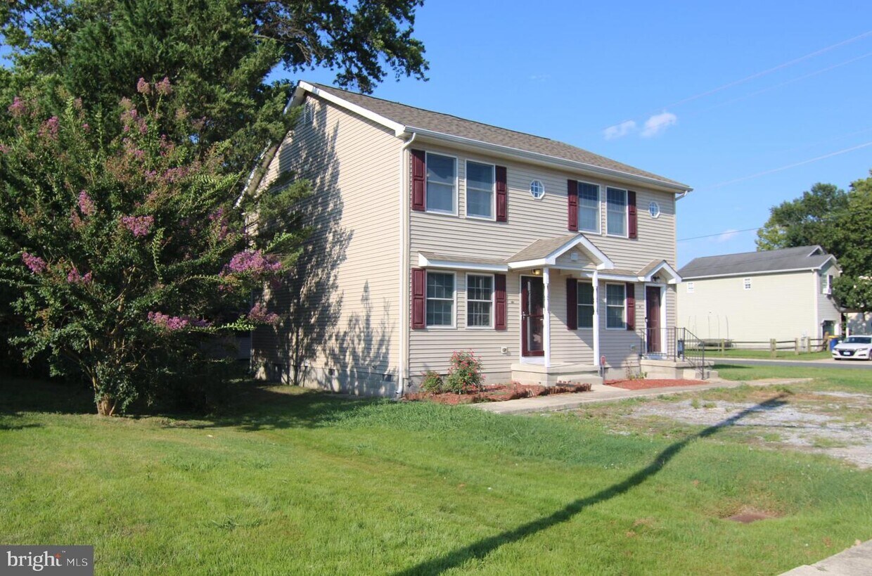 Primary Photo - 115 E Sewell St