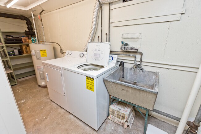 Foto del edificio - 588 Hawthorn Pl