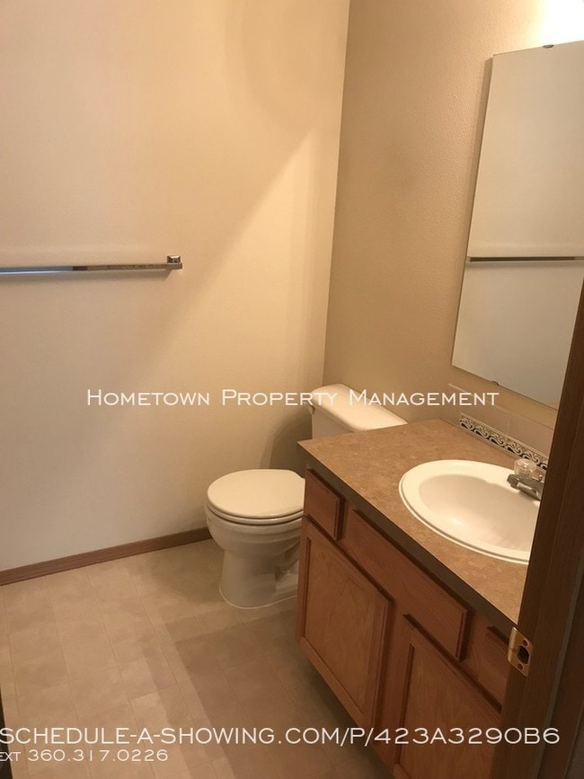 Building Photo - Westside Townhome in Grasslake Village