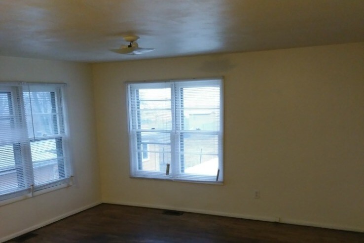 Living Room - 56464 Ash Rd