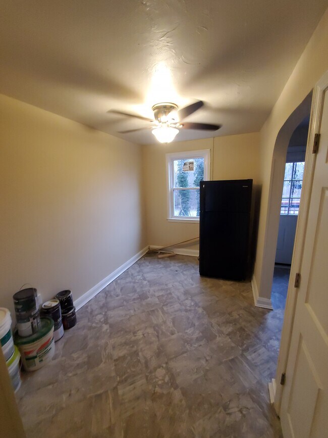 Building Photo - 5650 Pioneer Dr