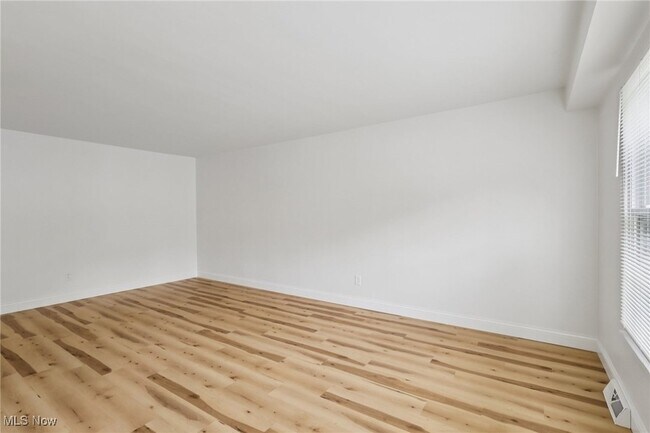 Foto del edificio - 3279 Warrensville Center Rd