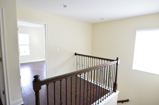 Building Photo - Beautiful  3 Bed 2.5 Bath Town Home in Orl...