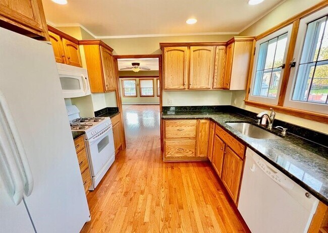 Building Photo - 37697 Mast Ct