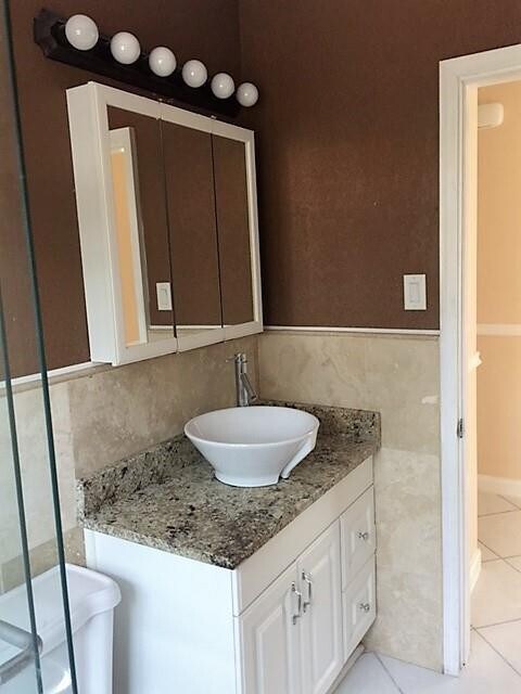 Building Photo - 1575 NE 47th St