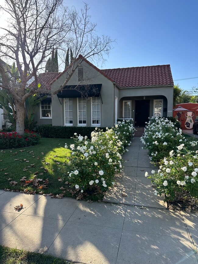 Building Photo - 1229 S Orange Dr