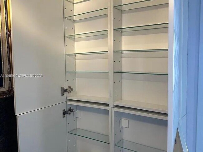 Building Photo - 7601 E Treasure Dr