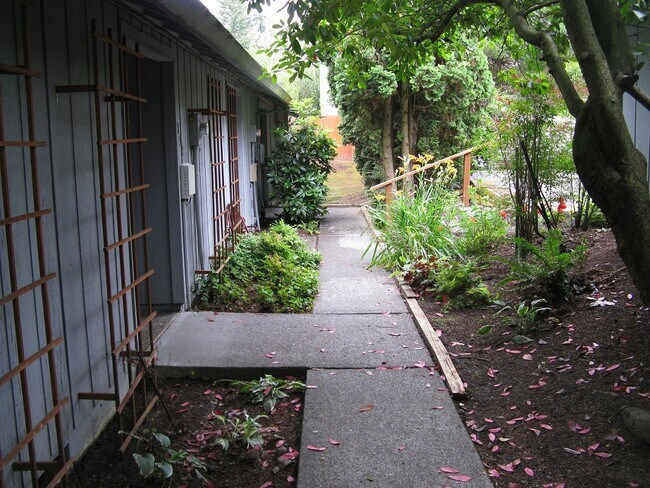 Building Photo - 3894 NW Chemult Pl