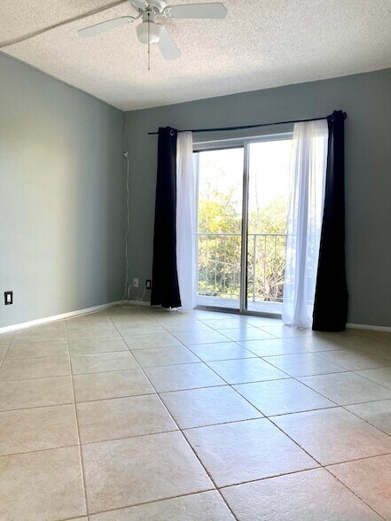 Foto del edificio - 1407 NE 56th St