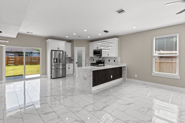 Foto del edificio - 7927 Colonial Ln