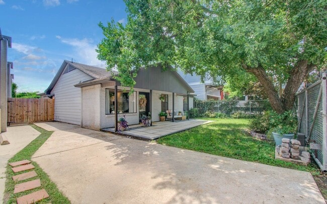 Building Photo - 1612 Bonner E St