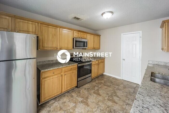Building Photo - 5 Bedroom Pet-Friendly Home in Union City,...
