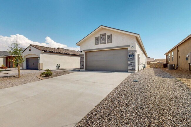 Building Photo - Charming 3 bedroom, 2 bath home in East El...