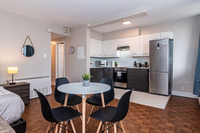 Photo du bâtiment - 1272 Rue Redpath-Crescent