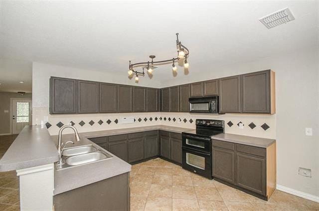 Building Photo - 2152 Royal Acres Trail