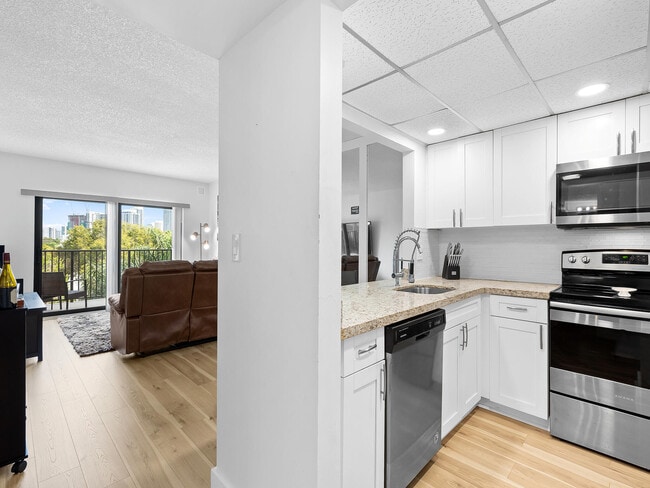 Foto del edificio - 900 River Reach Dr