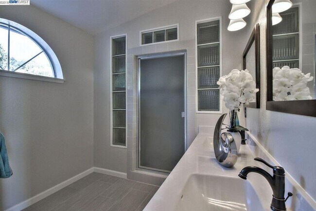 Building Photo - 25705 Westview Way