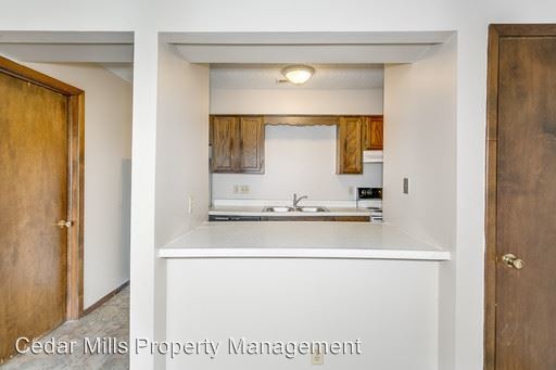 Building Photo - 525 W 37th St N